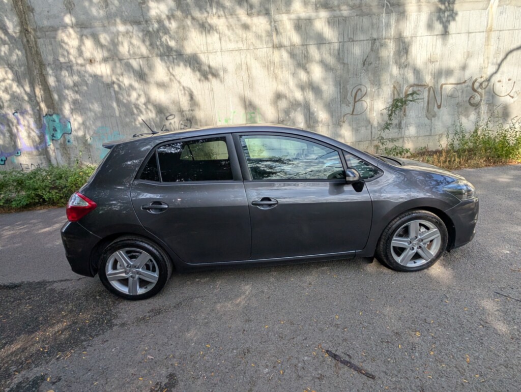 TOYOTA Auris 2011 — imagine 3